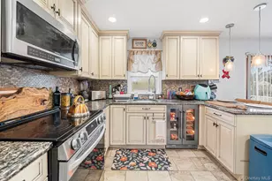 549 4th St, Ronkonkoma, NY 11779 - Photo 27