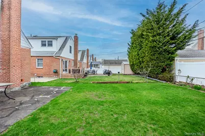 218 Brown Street, Mineola, NY 11501 - Photo 37