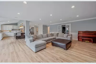 128 Pace Drive S, West Islip, NY 11795 - Photo 21
