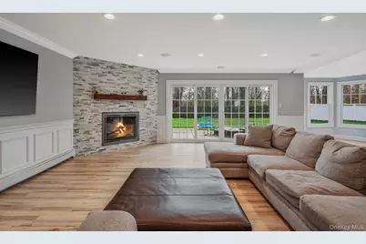 128 Pace Drive S, West Islip, NY 11795 - Photo 19