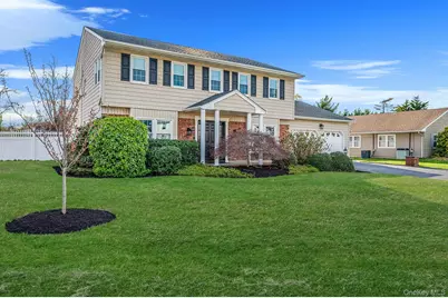 128 Pace Drive S, West Islip, NY 11795 - Photo 3