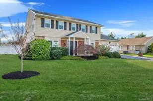 128 Pace Dr S, West Islip, NY 11795 - Photo 3