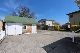 1424 Kiefer Ave, Elmont, NY 11003 - Photo 5
