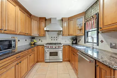 166 Abbey Street, Massapequa Park, NY 11762 - Photo 5