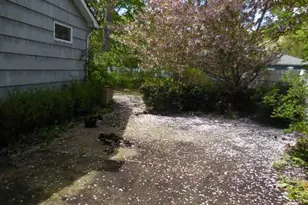 194 Phyllis Dr, Patchogue, NY 11772 - Photo 9