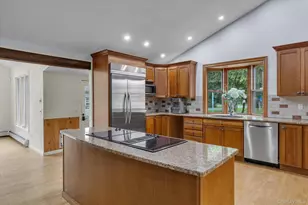 4 Dolphins Rise, Lloyd Harbor, NY 11743 - Photo 5