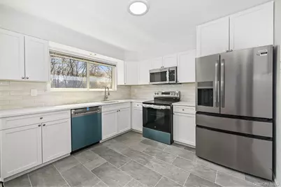105 Coachlight Square, Montrose, NY 10548 - Photo 9