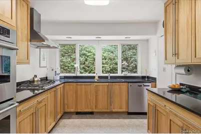 300 E Main Street, Centerport, NY 11721 - Photo 5