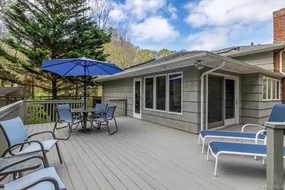 300 E Main Street, Centerport, NY 11721 - Photo 15