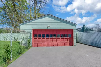115 Irish Lane, East Islip, NY 11730 - Photo 17