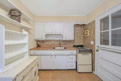 115 Irish Lane, East Islip, NY 11730 - Photo 5