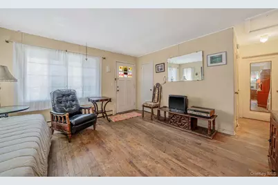 115 Irish Lane, East Islip, NY 11730 - Photo 3