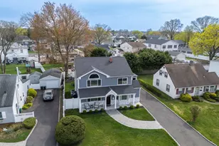 106 Hickory Ln, Levittown, NY 11756 - Photo 27