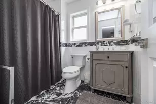 106 Hickory Ln, Levittown, NY 11756 - Photo 19
