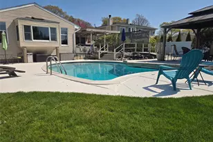 212 Matthews Rd, Oakdale, NY 11769 - Photo 35