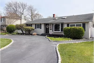 212 Matthews Road, Oakdale, NY 11769 - Photo 3