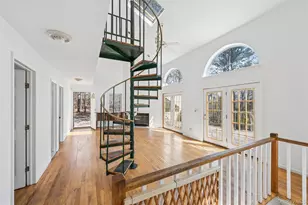 221 E Montauk Hwy, Hampton Bays, NY 11946 - Photo 9