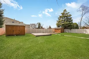 6 Evy Ct, Sayville, NY 11782 - Photo 19