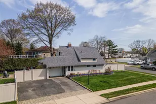 59 Orchid Rd, Levittown, NY 11756 - Photo 5