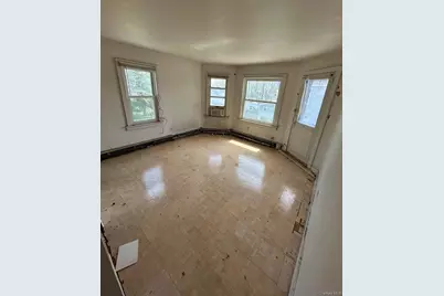 31 East Avenue, Freeport, NY 11520 - Photo 7