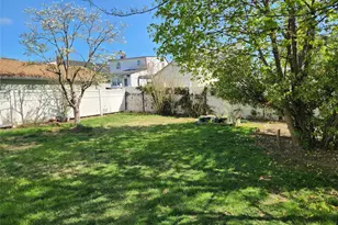 956 Cherry Ln, Floral Park, NY 11001 - Photo 3