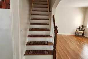 956 Cherry Ln, Floral Park, NY 11001 - Photo 15