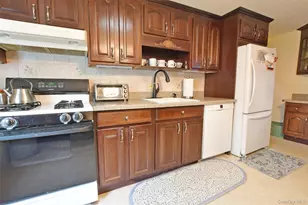 144 Division Ave, West Sayville, NY 11796 - Photo 17