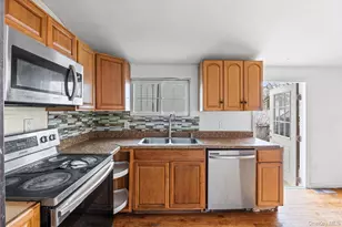 2502 Race Ave, Medford, NY 11763 - Photo 13