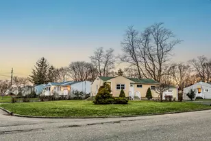 2502 Race Ave, Medford, NY 11763 - Photo 5