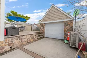 174-28 Pidgeon Meadow Rd, Fresh Meadows, NY 11365 - Photo 35