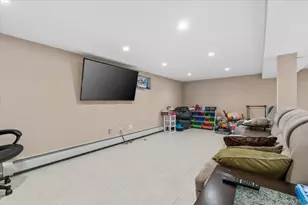 174-28 Pidgeon Meadow Rd, Fresh Meadows, NY 11365 - Photo 29
