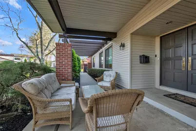 115 Eagles Crescent, Manhasset, NY 11030 - Photo 3
