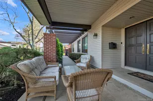 115 Eagles Crescent, Manhasset, NY 11030 - Photo 3