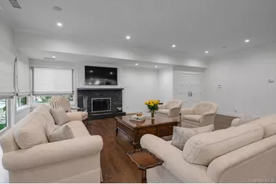 115 Eagles Crescent, Manhasset, NY 11030 - Photo 7