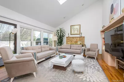 25 Princeton Drive, Syosset, NY 11791 - Photo 3