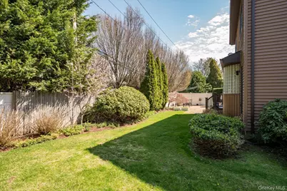 25 Princeton Drive, Syosset, NY 11791 - Photo 25