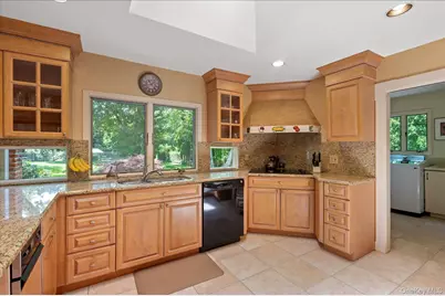 14 Pine Drive, Woodbury, NY 11797 - Photo 11