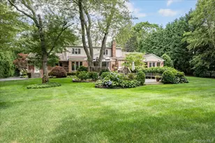 14 Pine Dr, Woodbury, NY 11797 - Photo 41