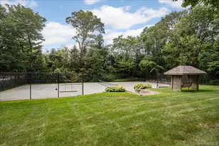 14 Pine Dr, Woodbury, NY 11797 - Photo 37