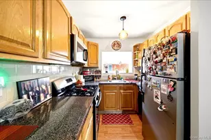 545 Hollywood Ave, Bronx, NY 10465 - Photo 15