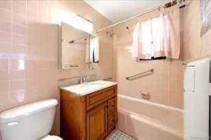 545 Hollywood Ave, Bronx, NY 10465 - Photo 21