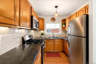 545 Hollywood Ave, Bronx, NY 10465 - Photo 9