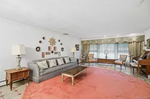 9 Oakwood Cir, Roslyn, NY 11576 - Photo 13