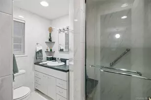 9 Oakwood Cir, Roslyn, NY 11576 - Photo 29