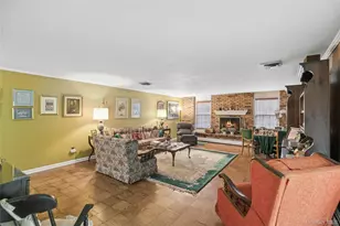 9 Oakwood Cir, Roslyn, NY 11576 - Photo 15