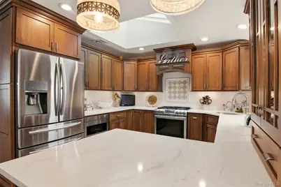 21 Shore Drive W, Copiague, NY 11726 - Photo 11