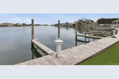21 Shore Drive W, Copiague, NY 11726 - Photo 31