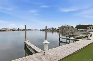21 Shore Dr W, Copiague, NY 11726 - Photo 31