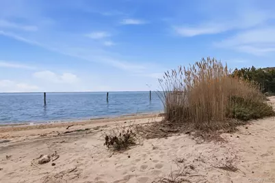 21 Shore Drive W, Copiague, NY 11726 - Photo 29