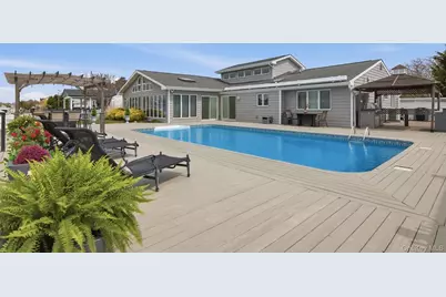 21 Shore Drive W, Copiague, NY 11726 - Photo 7